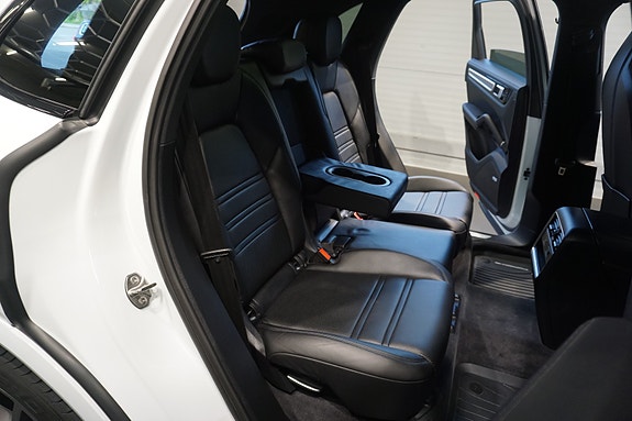 Porsche Cayenne 23 of 30