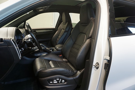 Porsche Cayenne 28 of 30