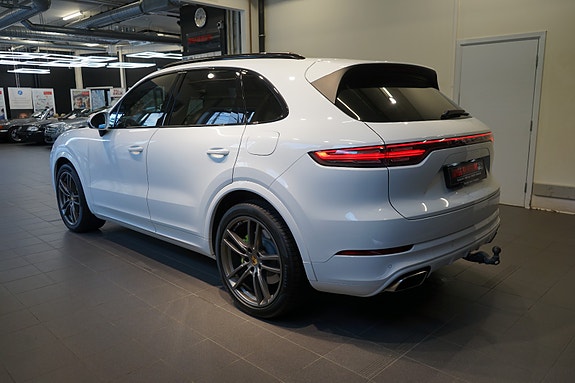 Porsche Cayenne 5 of 30