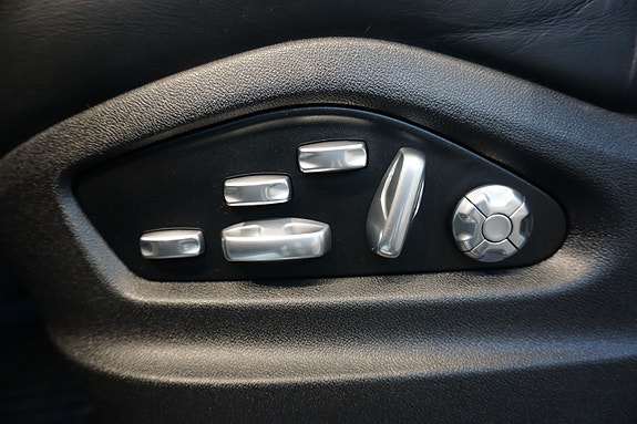 Porsche Cayenne 30 of 30