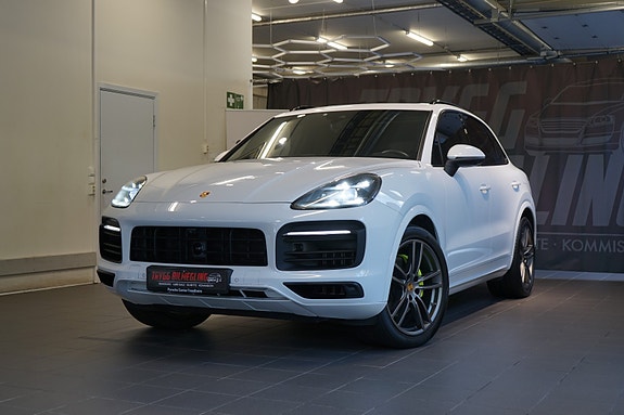 Porsche Cayenne 2 of 30