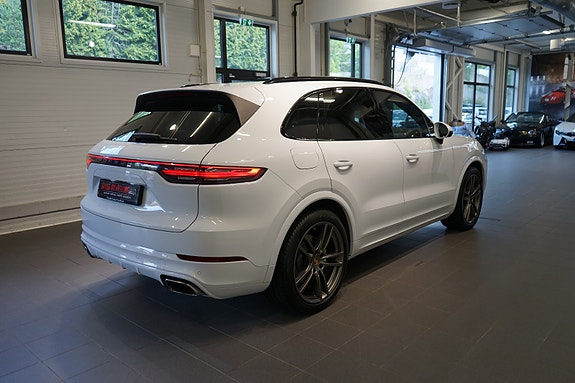 Porsche Cayenne 9 of 30