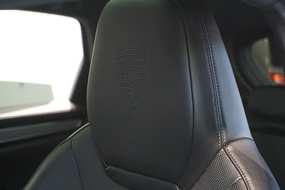 Porsche Cayenne 29 of 30