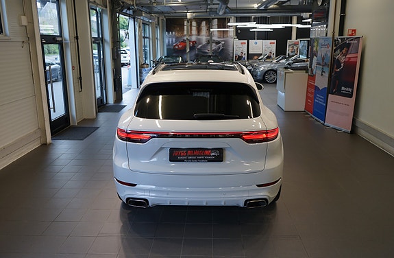 Porsche Cayenne 7 of 30