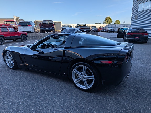 Chevrolet Corvette 6 of 30