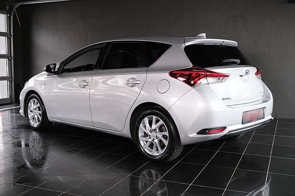 Toyota Auris 4 of 29