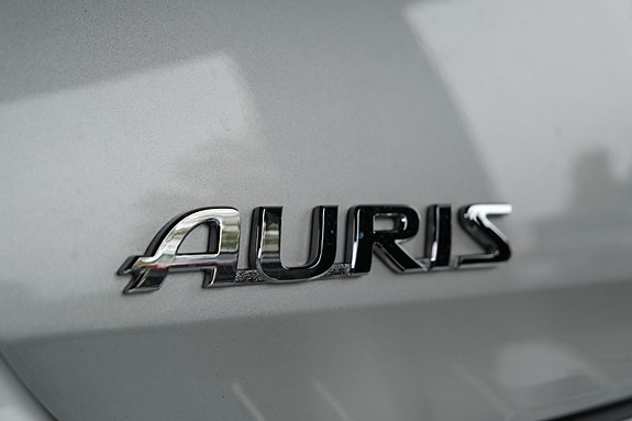 Toyota Auris 5 of 29