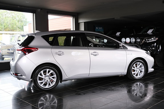 Toyota Auris 2 of 29