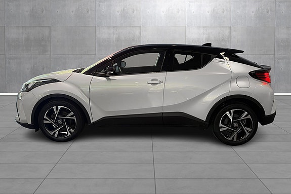 Toyota C-HR 2 of 27