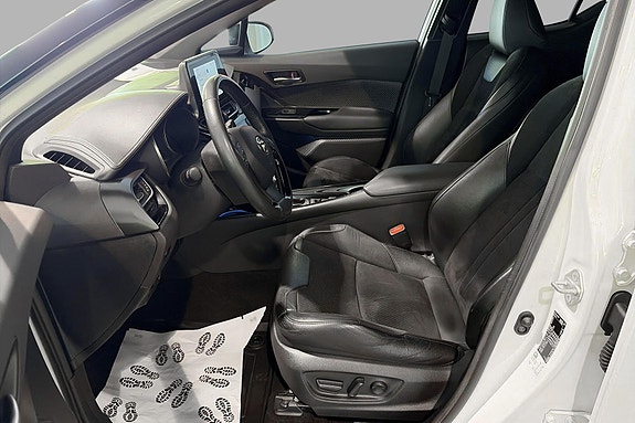 Toyota C-HR 10 of 27