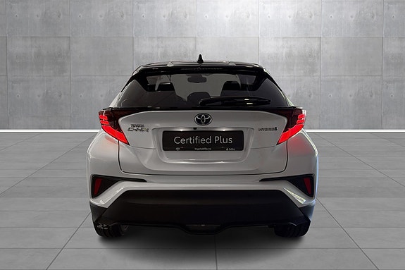 Toyota C-HR 4 of 27