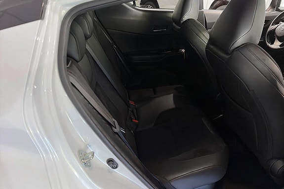 Toyota C-HR 14 of 27