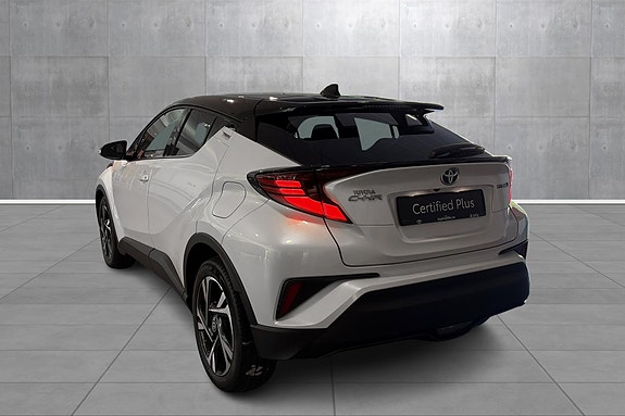 Toyota C-HR 3 of 27