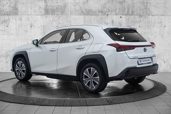 Lexus UX300e 3 of 29