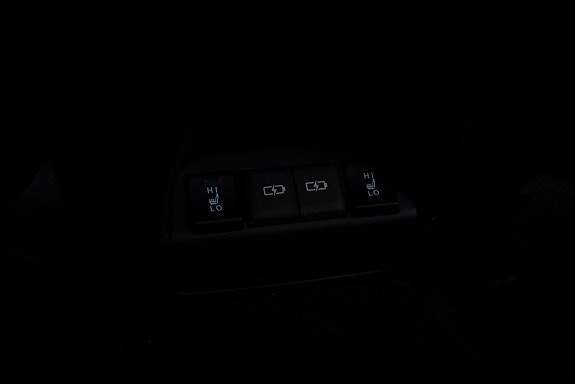 Lexus UX300e 26 of 29