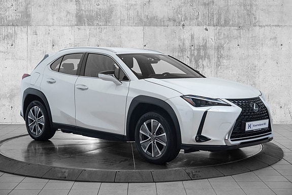 Lexus UX300e 7 of 29