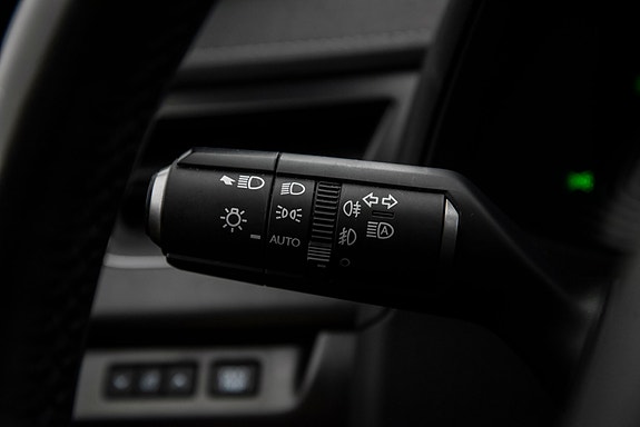 Lexus UX300e 22 of 29