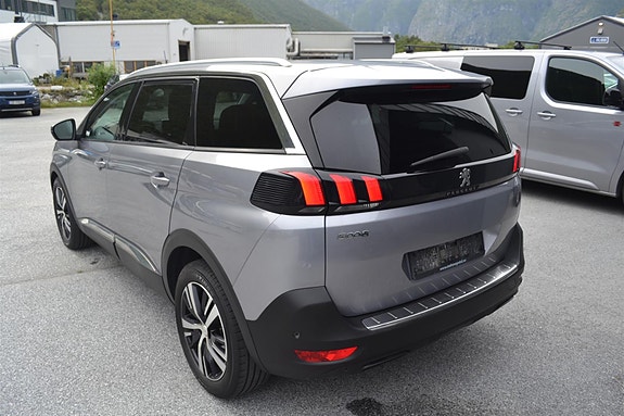 Peugeot 5008 5 of 11
