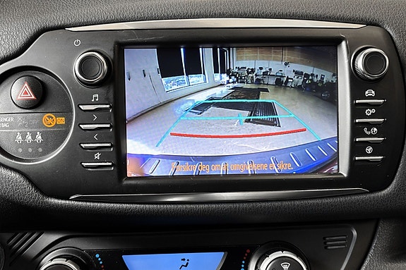 Toyota Yaris 17 of 27