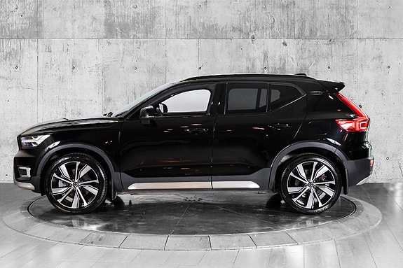 Volvo XC40 4 of 30