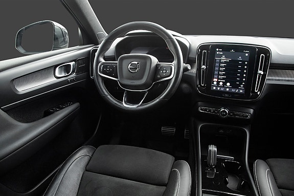 Volvo XC40 10 of 30