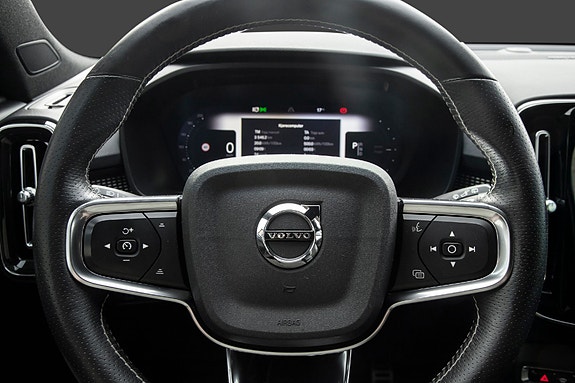 Volvo XC40 11 of 30