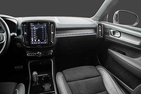 Volvo XC40 16 of 30