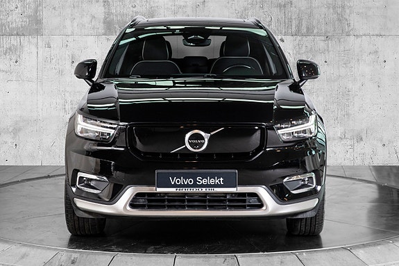 Volvo XC40 2 of 30