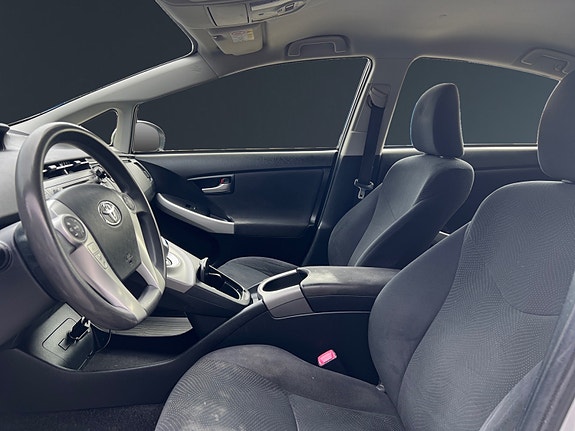 Toyota Prius 10 of 25