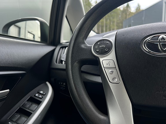 Toyota Prius 15 of 25