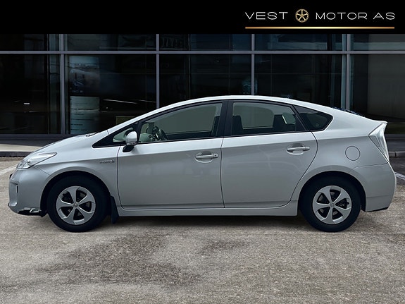 Toyota Prius 4 of 25