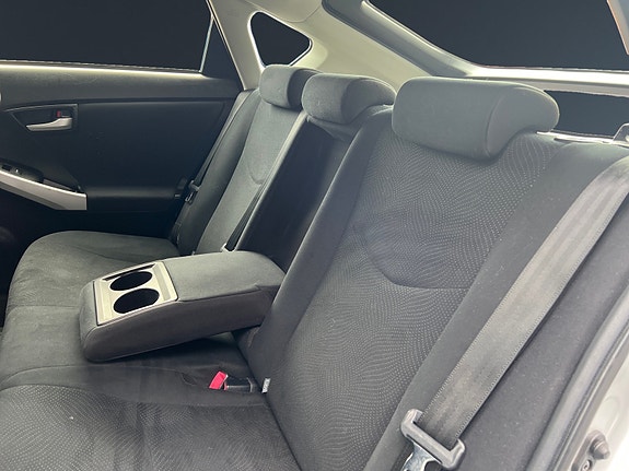 Toyota Prius 13 of 25