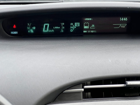 Toyota Prius 25 of 25