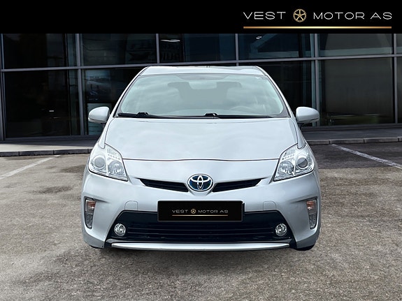 Toyota Prius 2 of 25