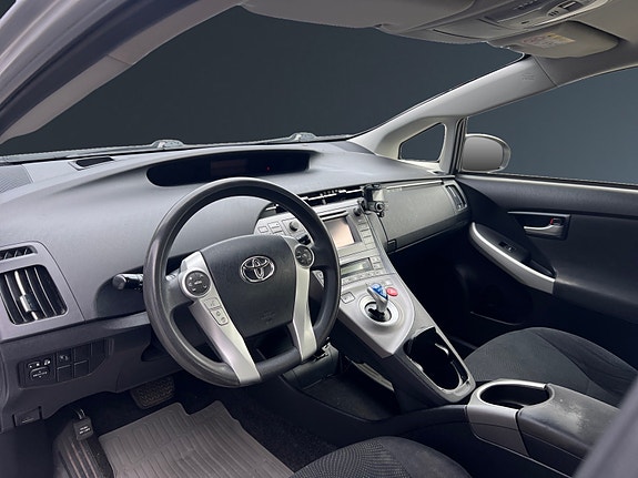 Toyota Prius 9 of 25