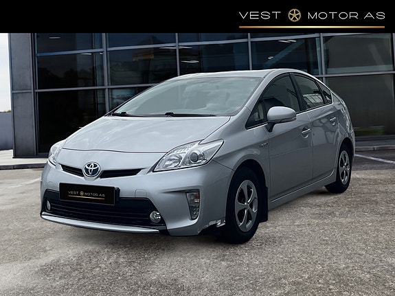 Toyota Prius 3 of 25