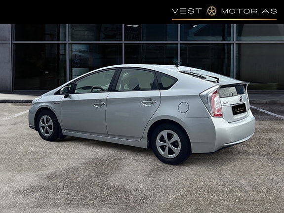 Toyota Prius 5 of 25