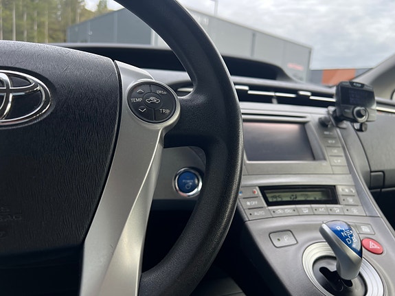 Toyota Prius 16 of 25
