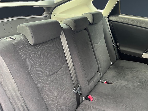 Toyota Prius 11 of 25