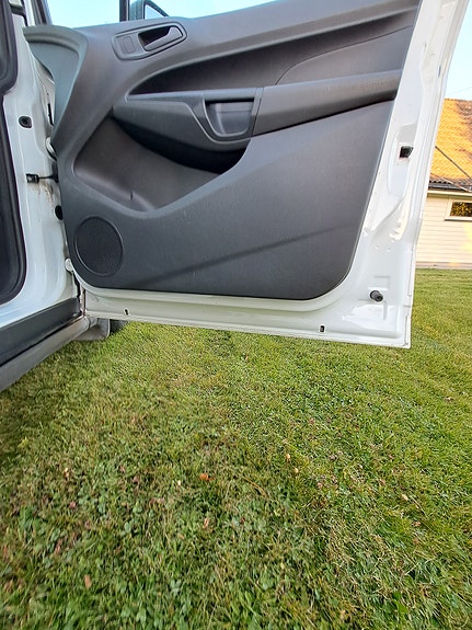 Ford Transit Connect 10 of 17