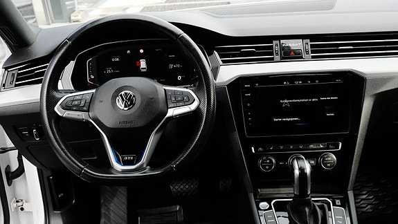 Volkswagen Passat 15 of 29