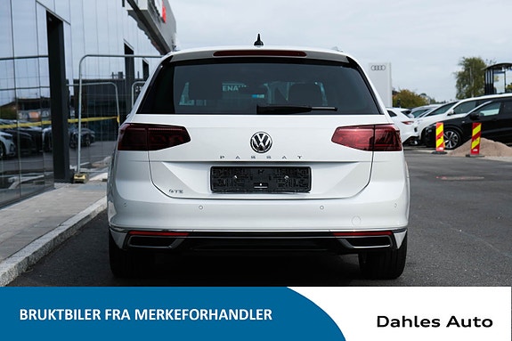 Volkswagen Passat 13 of 29