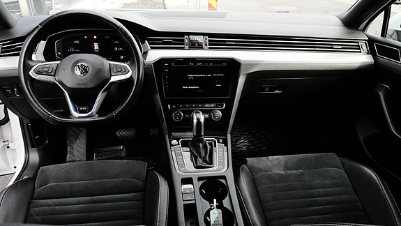Volkswagen Passat 14 of 29