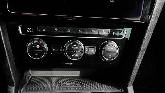 Volkswagen Passat 23 of 29