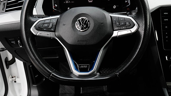 Volkswagen Passat 16 of 29