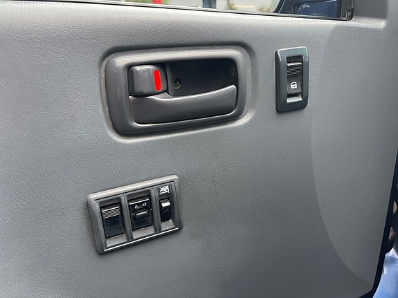 Toyota HiAce 28 of 30