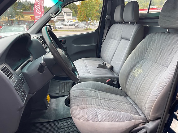 Toyota HiAce 24 of 30