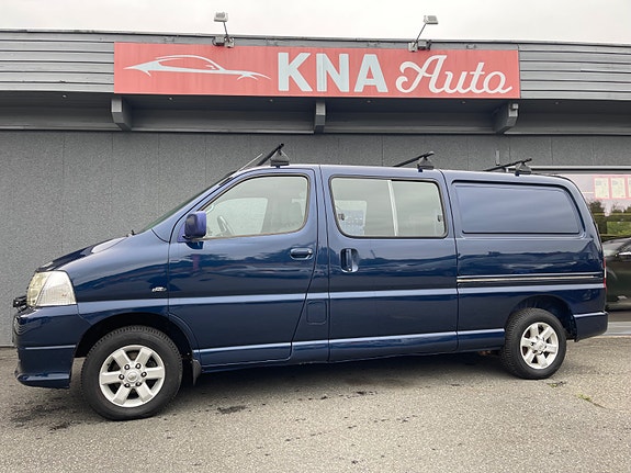 Toyota HiAce 3 of 30