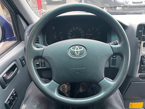 Toyota HiAce 10 of 30
