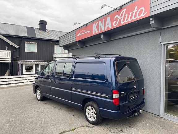 Toyota HiAce 4 of 30